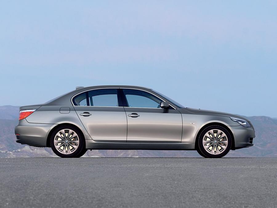  BMW 530i 2007 года  (фото 11 из 30)